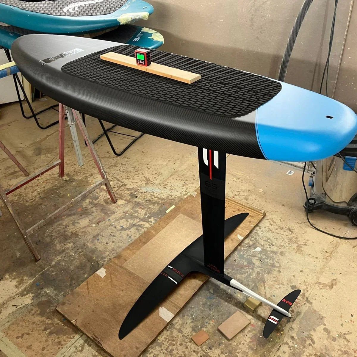 Slik tuner du foilen som en PRO: Din guide til Shims & Blackbird 🛠️ - Surf1